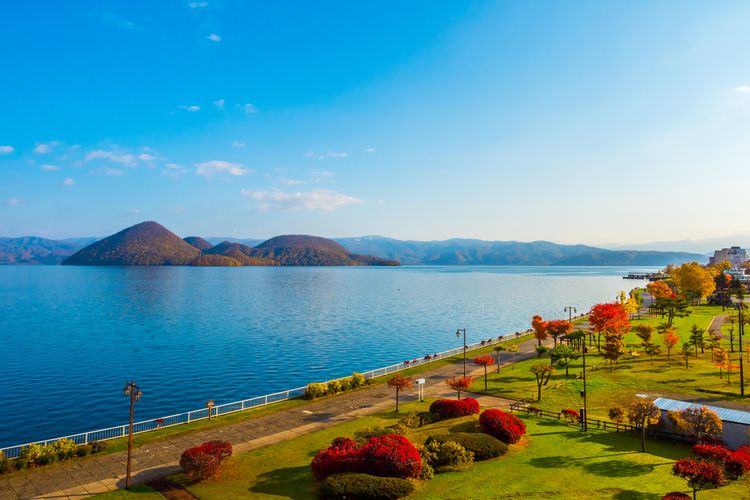 Danau Toya di Toyako, Hokkaido.