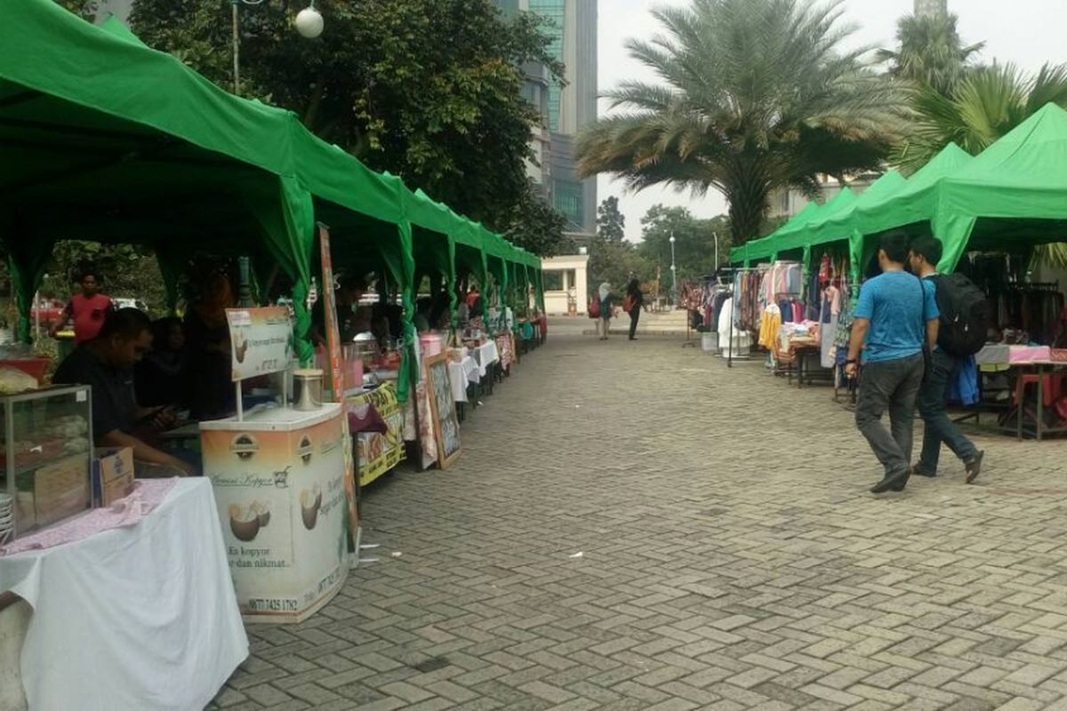 Komunitas pasar tumpah Jakarta Barat yang turut memeriahkan bazar jelang ramadhan di kantor Walikota Jakarta Barat, Jumat (19/5/2017).