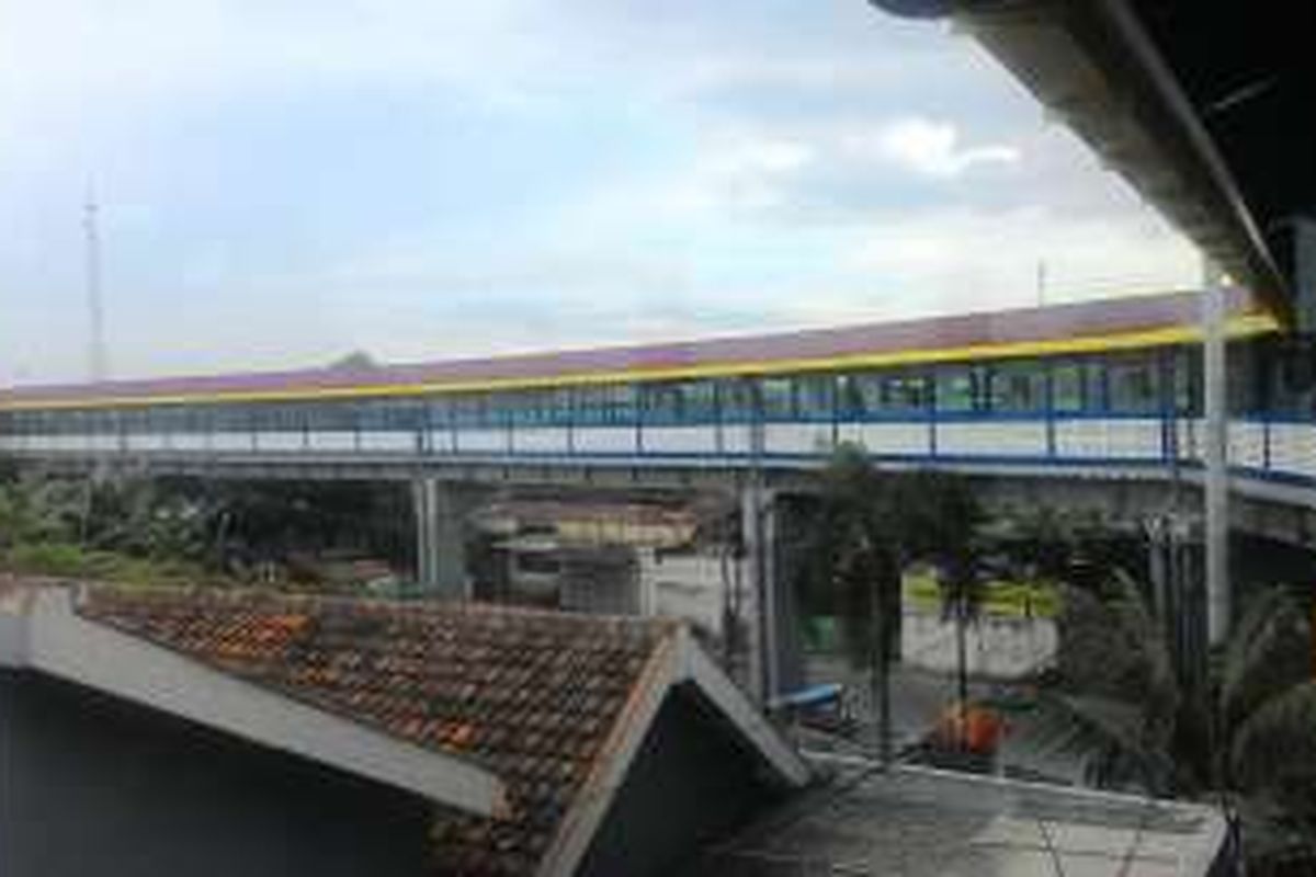 Skybridge Solo yang menghubungkan Terminal Tirtonadi dan Stasiun Balapan