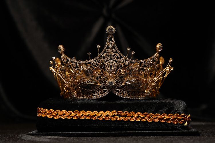 Mahkota Jiwanta, mahkota resmi Miss Universe Indonesia 2025.