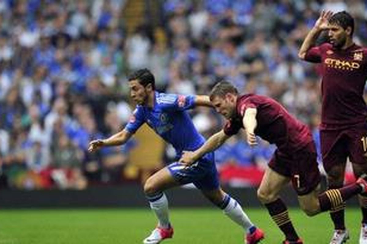 Gelandang serang Chelsea, Eden Hazard (kiri), menjadi salah satu rising star paling dinantikan di Premier League musim 2012-13.