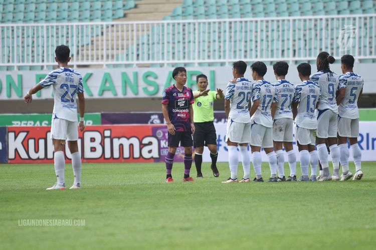 Suasana laga pekan ke-18 Liga 1 2022-2023 antara RANS Nusantara FC vs PSIS Semarang di Stadion Pakansari, Cibinong, Kabupaten Bogor, Senin 16 januari 2023.