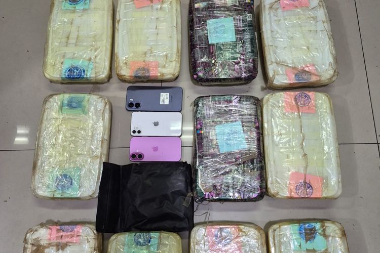 Lansia 61 Tahun Keciduk Bawa 20,5 Kg Sabu Senilai Rp 25 Miliar dalam Karung Beras