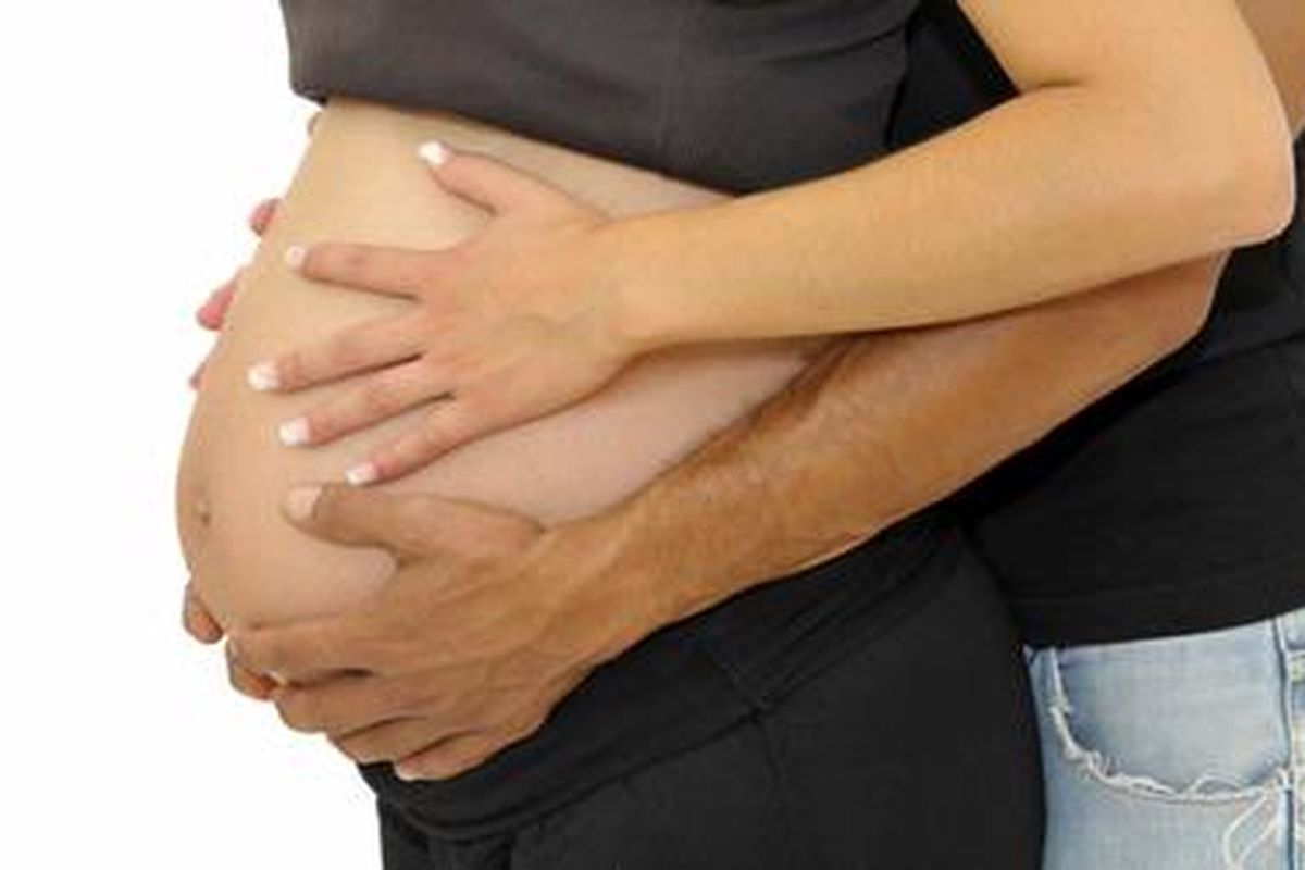 Perhitungkan usia Anda jika ingin menunda kehamilan. Jangan lupa bicarakan dengan suami mengenai banyaknya anak yang diingini. 