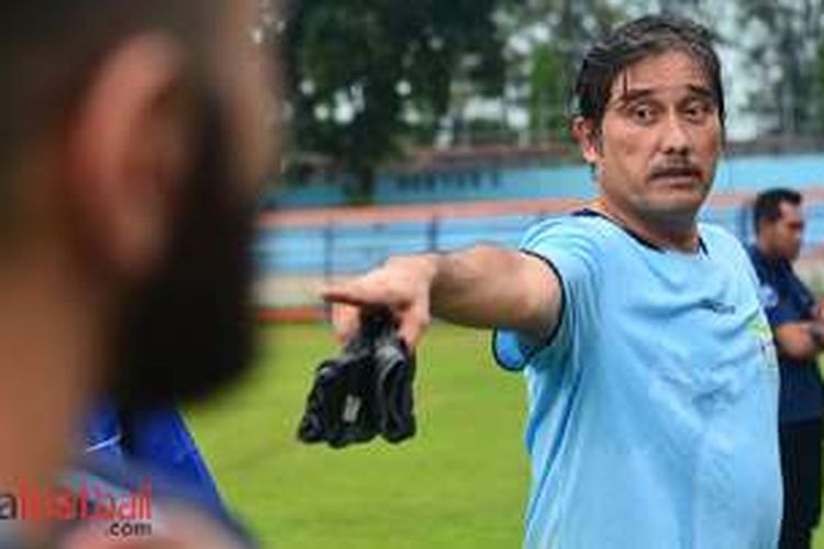 Benny Van Breukelen menjadi pelatih kiper Persela Lamongan. 