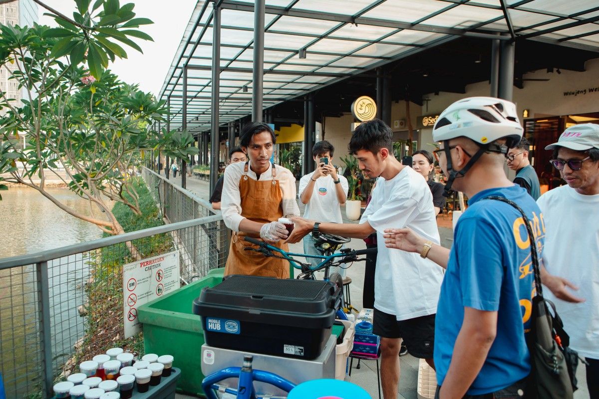 Mobile Hub Vol. 2 #PuntungBeruntung hadir bersama sejumlah kolaborator. Salah satunya adalah kafe Ruuuang yang membawa sajian kopi dengan Signature Beans mereka di Groove Park Cibis, Cilandak, Jakarta Selatan, Sabtu (22/8/2026). 