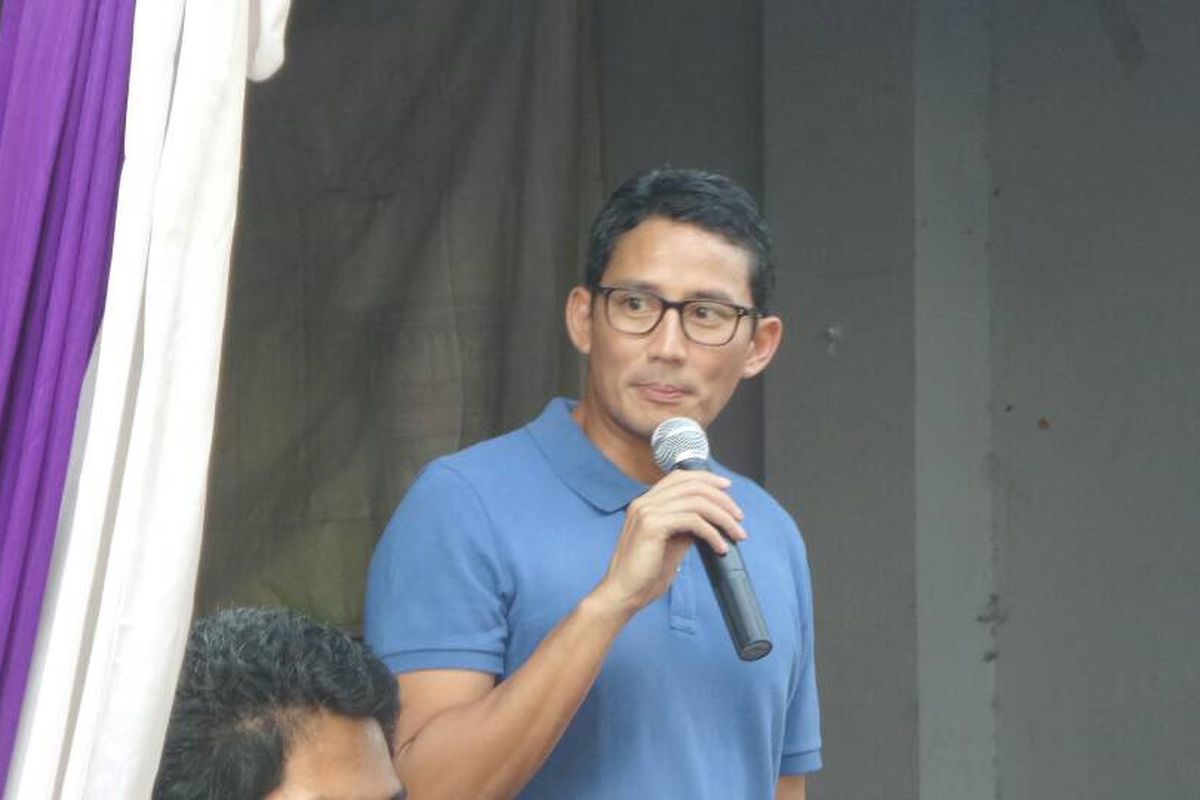 Wakil Gubernur DKI Jakarta terpilih Sandiaga Uno saat menyapa warga di Pademangan, Jakarta Utara, Minggu (14/5/2017).