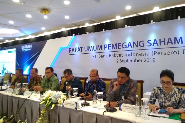 Direktur Utama Bank BRI Sunarso saat mengumumkan pergantian Dewan Direksi dan Dewan Komisaris di Jakarta, Senin (2/9/2019).