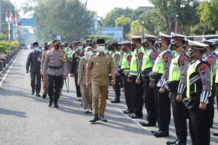 Bupati Kebumen, Arif Sugiyanto memimpin apel gelar pasukan jelang lebaran 2021.