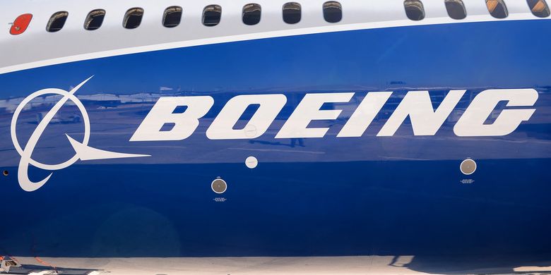 Boeing urges 16 airlines to lose 737 MAX due to electrical problems. Page all