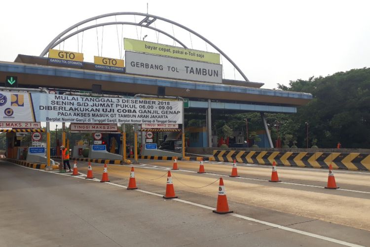 Sistem ganjil-genap mulai Senin (3/12/2018) ini diterapkan di Gerbang Tol Tambun, Kabupaten Bekasi.