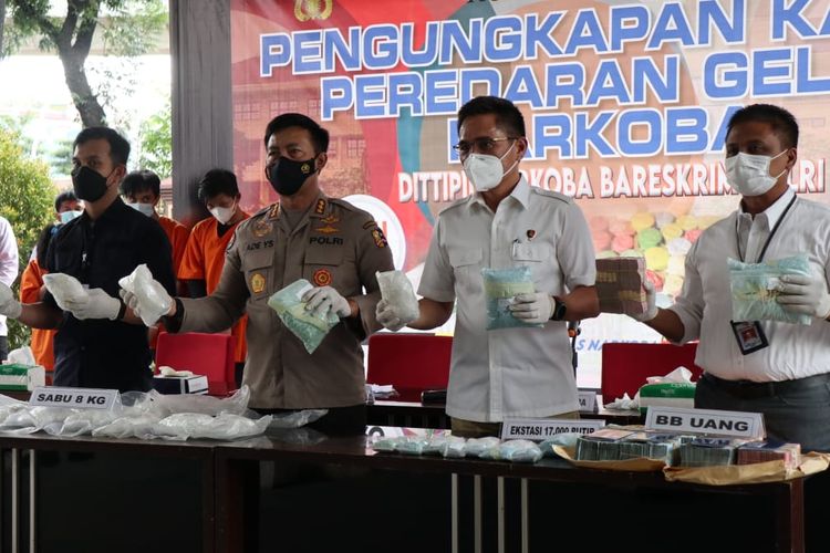 Konferensi Pers Pengungkapan Kasus Peredaran Gelap Narkoba di Lobi Bareskrim Polri, Jakarta, Kamis (10/2/2022). Foto: Divisi Humas Polri