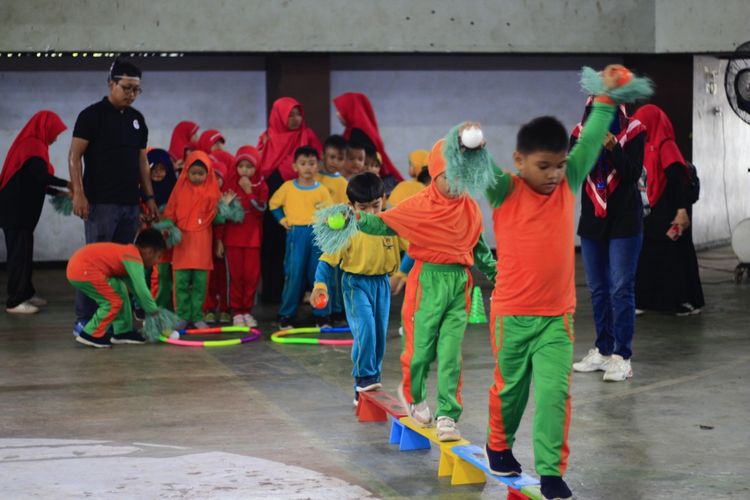 Festival yang melibatkan sekitar 500 anak dari 50 Taman Kanak-kanak (TK) dan Raudhatul Athfal (RA) dari berbagai Kabupaten dan Kota di Provinsi Bengkulu tersebut dilaksanakan di Gedung Pemuda dan Olahraga Bengkulu, Kota Bengkulu mulai Rabu hingga Kamis (9/06/2022) ini. 
