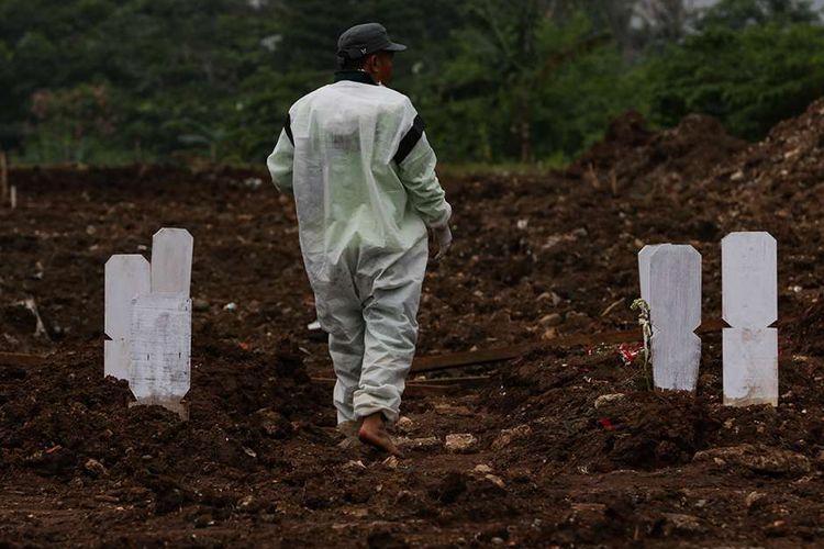 Makam khusus pasien Covid-19 di TPU Sengseng Sawah 2, Jagakarsa, Jakarta Selatan, Senin (1/2/2021). Pemprov DKI Jakarta membuka lahan pemakaman baru untuk jenazah Covid-19 di Tempat Pemakaman Umum (TPU) Srengseng Sawah 2, Jakarta Selatan mulai Minggu (31/1/2021).