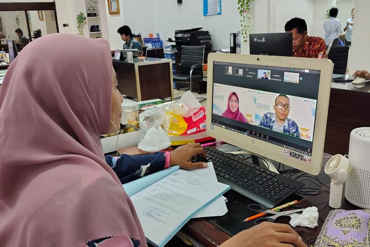 Cerita ASN Jatim Jalani WFH: Bisa Rawat Orangtua hingga Nyambi Cuci Piring