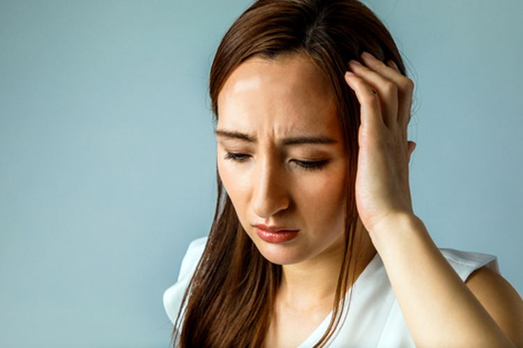 Ilustrasi stroke di usia muda. Sakit kepala adalah salah satu gejala stroke yang dialami wanita.