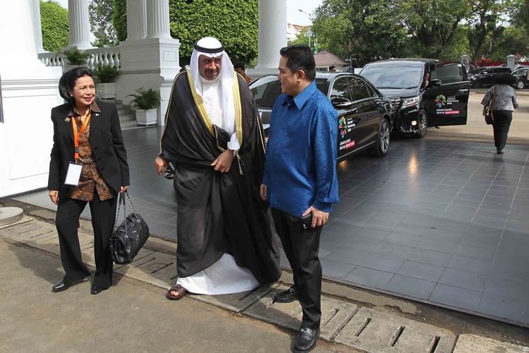 Erick Thohir (kanan) bersama  Presiden OCA (Dewan Olimpiade Asia), Sheikh Ahmad Al Fahad Al Sabah dan  OCA Vice President, Rita Subowo