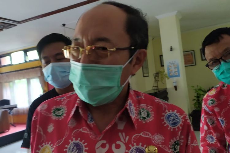 Kepala Dinkes Bali Ketut Suarjaya usai acara peringatan Hari AIDS sedunia, di Kantor Dinkes Bali, Denpasar, Selasa (1/11/2020). 