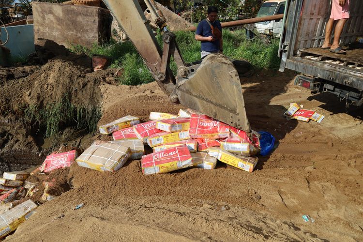 Pelaku Penyelundup Rokok dan Daging Ilegal Senilai Rp 2 Miliar dari Malaysia Ditangkap di Kalbar