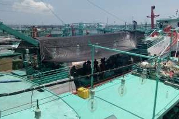 Kapal-kapal ikan tuna yang ditambatkan di Pelabuhan Benoa, Denpasar. 
