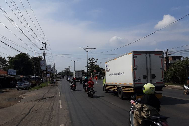 Jalan Pantura Brangsong Kendal Jawa Tengah. KOMPAS.COM/SLAMET PRIYATIN