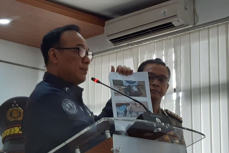 Kepala Biro Penerangan Masyarakat Divisi Humas Polri Brigjen (Pol) Dedi Prasetyo menggelar preskon di Humas Mabes Polri, Jakarta, Rabu (13/11/2019