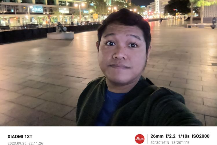 Hasil foto kamera selfie 20 MP (f/2.2) Xiaomi 13T mode malam. Bisa dilihat, hasil foto kamera selfie Xiaomi 13T masih bisa menampilkan obyek manusia dengan cukup baik meski diambil pada malam hari.