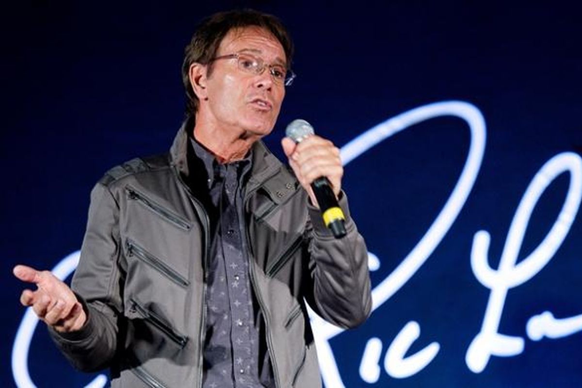 Lirik dan Chord Lagu Ocean Deep - Cliff Richard