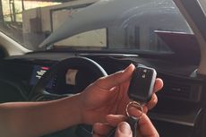 Pintu Mobil Mendadak Tak Bisa DIbuka, Cek Baterai Remote