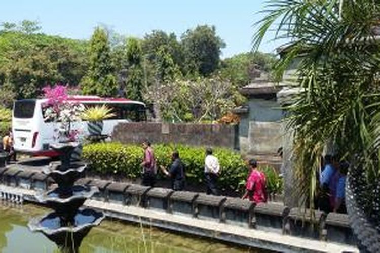 Anggota Komisi D DPRD DKI Jakarta saat berada di DPRD BALI 