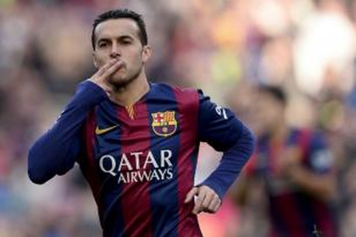 Penyerang Barcelona Pedro Rodriguez merayakan keberhasilannya membobol gawang Cordoba pada pertandingan Primera Division, di Camp Nou, Sabtu (20/12/2014).