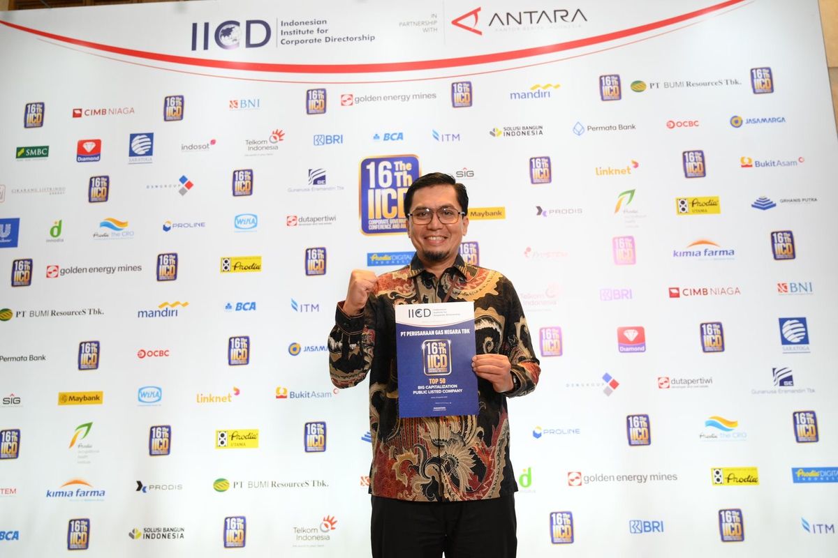 Direktur Manajemen Risiko Eri Surya Kelana menerima penghargaan Top 50 BigCap PLCs dalam ajang The 16th IICD Corporate Governance Award 2025, Senin (15/9/2025).