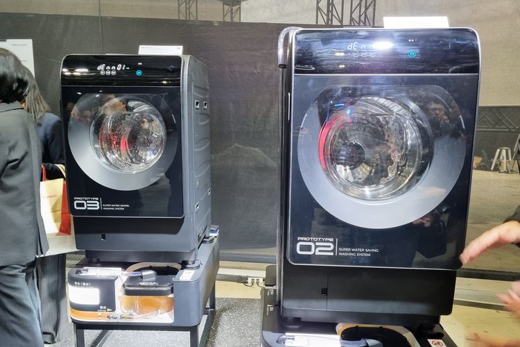 Purwarupa buatan sharp yang bisa daur ulang air. Mesin cuci ini dipamerkan di ajang Smart Tech Day 2023, Jumat (10/11/2023) di Tokyo, Jepang.
