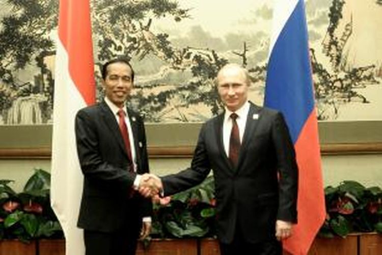 Presiden Jokowi bertemu Presiden Rusia Vladimir Putin, di sela-sela KTT APEC, di Beijing, Senin (10/11/2015).