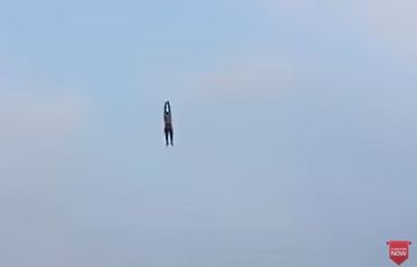 Video Viral Pria Terseret Layang-layang dan Terbang hingga 9 Meter ...