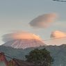 Terdengar 2 Kali Suara Gemuruh, Gunung Semeru Luncurkan Lava Pijar Sejauh 800 Meter 