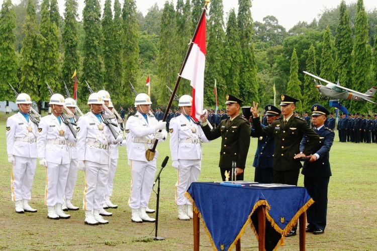 Perwakilan lulusan Sekbang/PSDP perwira TNI AD saat diambil sumpahnya, (14/11/2018).