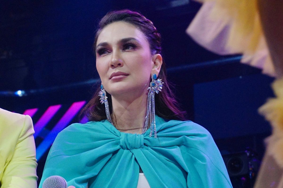 Artis peran yang juga pembawa acara Luna Maya di panggung Dahsyatnya Awards 2019 di MNC Studios, Kebon Jeruk, Jakarta Barat, Kamis (28/3/2019).