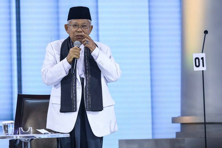 Calon wakil presiden nomor urut 01 Maruf Amin berbicara dalam debat ketiga Pilpres 2019 di Hotel Sultan, Jakarta, Minggu (17/3/2019) malam. Peserta debat ketiga kali ini adalah cawapres masing-masing paslon dengan tema yang diangkat adalah pendidikan, kesehatan, ketenagakerjaan, sosial, dan budaya.