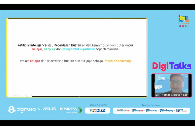 Pengurus FSD Lab UMN Thomas Simpson memaparkan materi bertema artificial intelligence. 