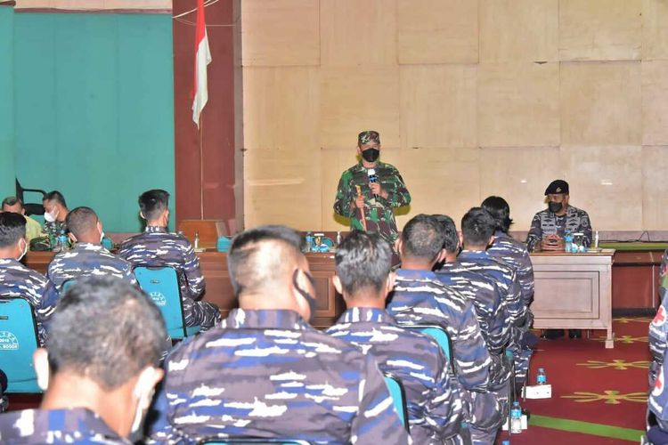 Sebanyak 110 tenaga kesehatan dari Pusat Kesehatan (Puskes) TNI AL diterjunkan ke pelosok Kabupaten Bogor untuk mengakselerasi vaksinasi Covid-19, Kamis (21/10/2021).