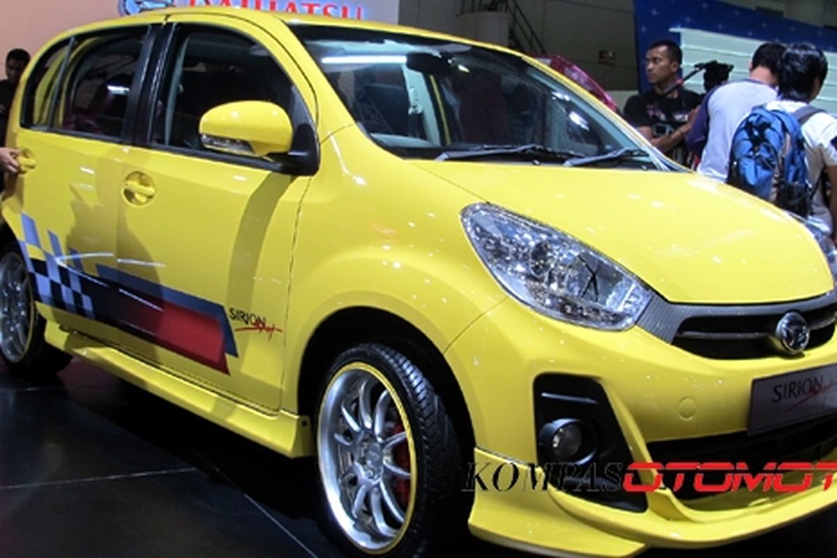 Sirion Sport terlihat lebih sporty dengan warna kuning.