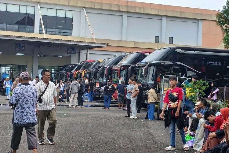 Haru di Terminal Kebumen, 1.250 Perantau Kembali ke Jakarta Naik 25 Bus Gratis, Hemat Rp 400.000
