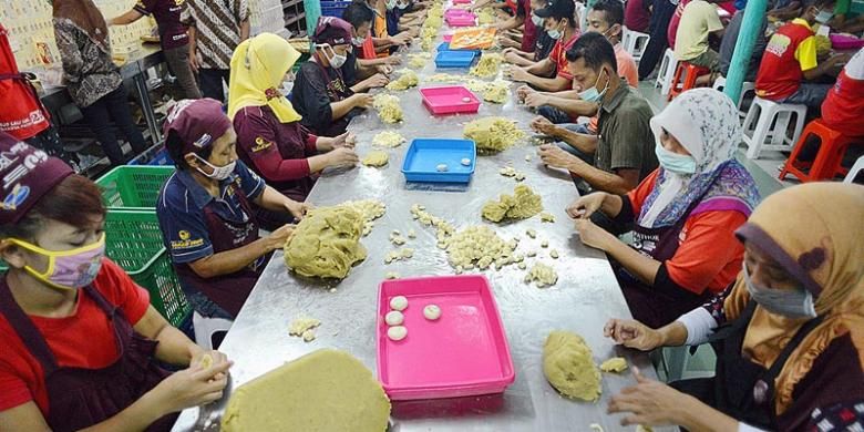 Ilustrasi: Pekerja membuat bakpia di industri bakpia 25, kawasan Pathuk, Ngampilan, Yogyakarta, beberapa waktu lalu