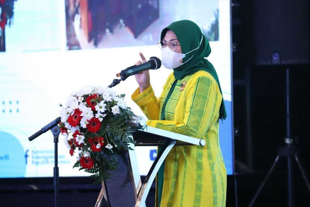 Menteri Ketenagakerjaan Ida Fauziyah, saat menyampaikan sambutan pada acara sosialisasi program pemagangan dan pelatihan vokasi, di salah satu hotel di Kabupaten Jombang, Jawa Timur, Minggu (8/11/2020).
