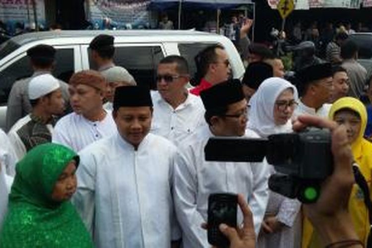 Pasangan calon bupati petahana Uu Ruzhanul Ulum dan Ade Sugianto mendaftarkan diri ke KPU mengikuti Pilkada Kabupaten Tasikmalaya 9 Desember 2015 nanti, Selasa (28/7/2015).