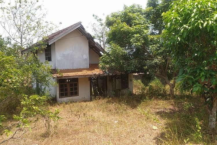 Penampakan rumah di perumahan yang disebut Kampung Mati di Cepoko, Gunungpati, Kota Semarang, Jawa Tengah 