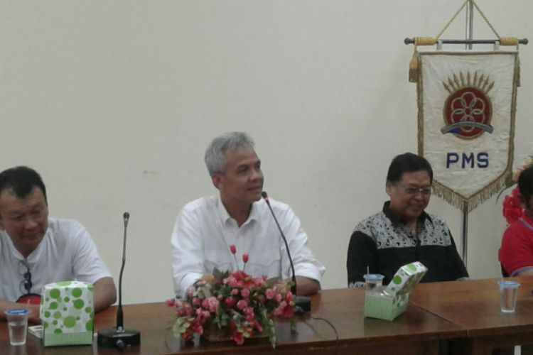 Calon gubernur Jawa Tengah Ganjar Pranowo saat berkunjung ke Perkumpulan Masyarakat Surakarta di Solo, Jawa Tengah, Kamis (22/3/2018).