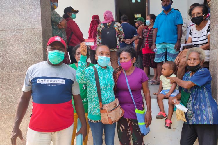 Warga datangi Kantor Dinas Sosial Kota Sorong Tuntut Bantuan PKH Belum di terima 7 bulan