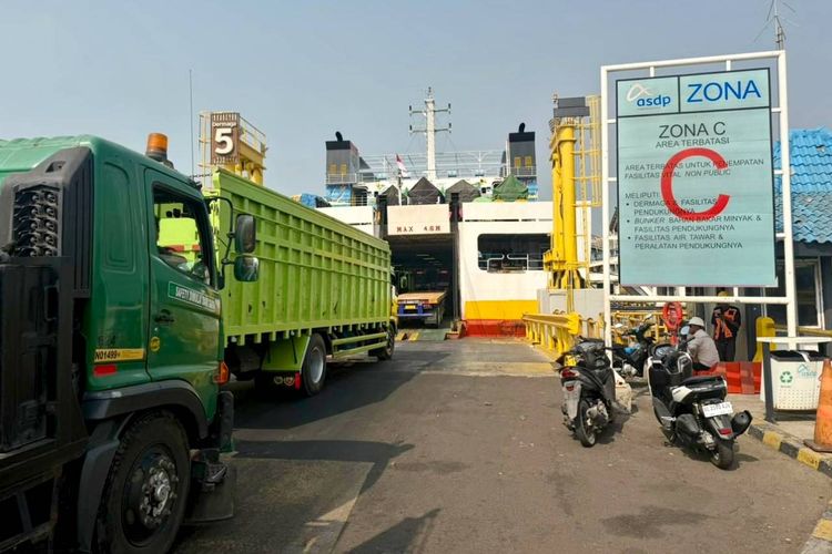 Level Anak Krakatau Siaga, KSOP Pastikan Penyeberangan Bakauheni-Merak Tetap Normal